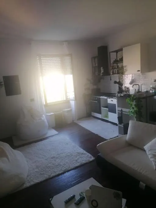 Two-Room Apartment - 10 Min Walk From Isola Milan Italy